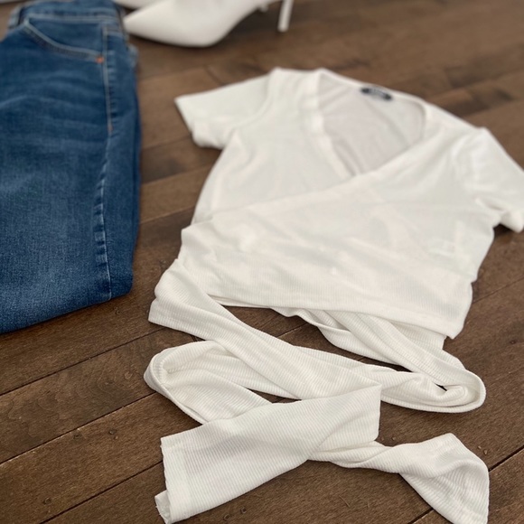 Wrap around crop T-shirt - Picture 1 of 3